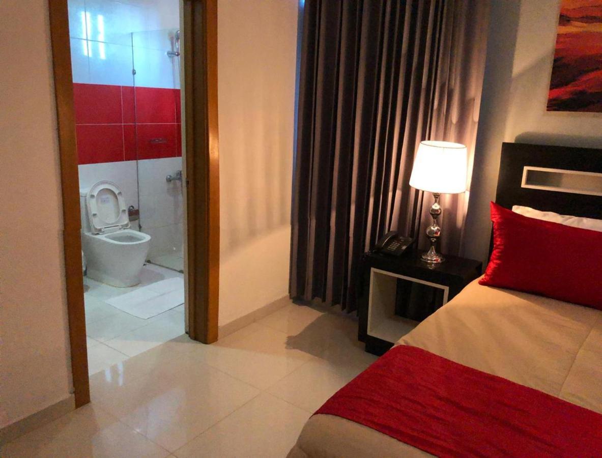 באני Dpravia Hotel Srl מראה חיצוני תמונה